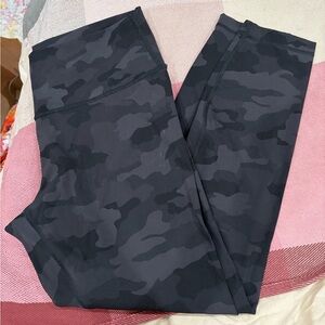 Lululemon Wunder Under Black Camouflage Leggings, 25", Size 12